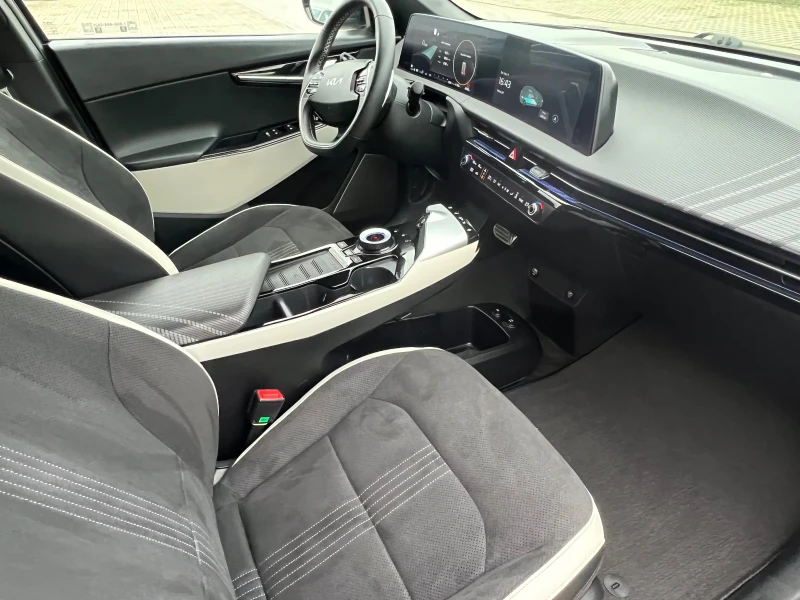 Kia EV6 GT Line 4х4 77, 4kWh , снимка 7 - Автомобили и джипове - 53507790