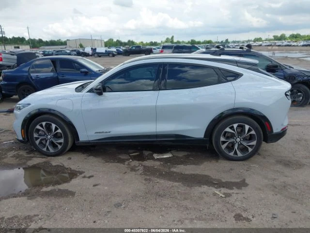 Ford Mustang Mach-E PREMIUM AWD* КОЖА* ПОДГРЕВ* ПАНОРАМА* LED* , снимка 13 - Автомобили и джипове - 55512968