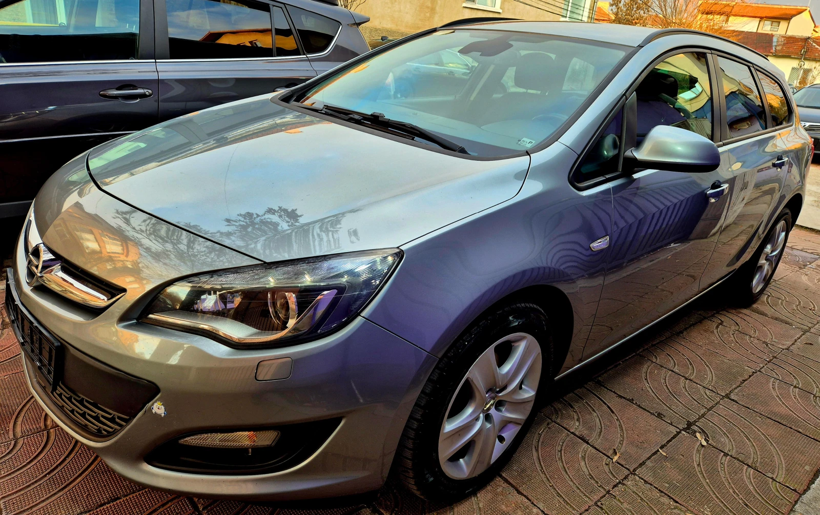 Opel Astra 2.0d-COSMO-NAVI-6speed, снимка 1