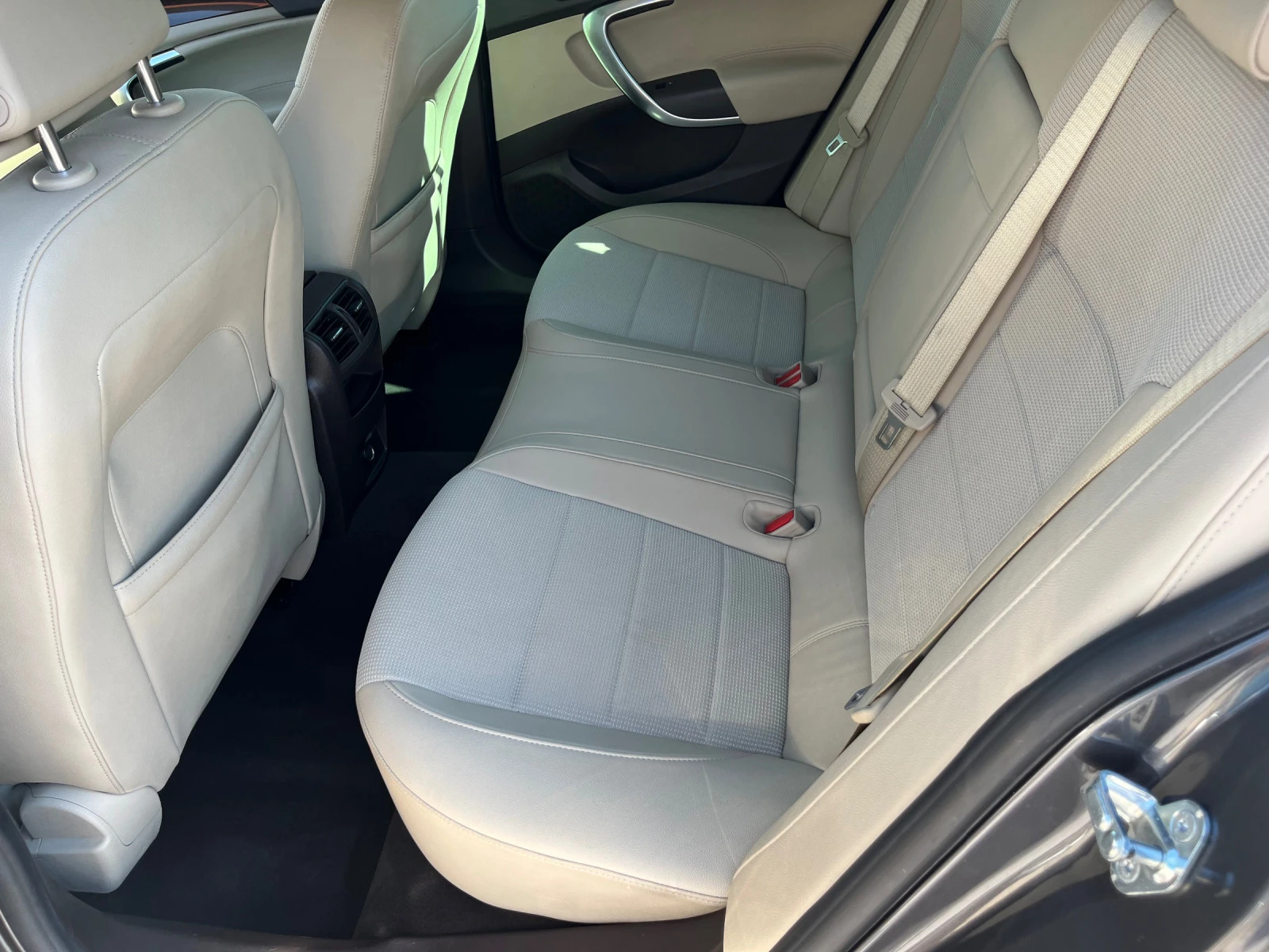 Opel Insignia Sports Tour 2.0TD-161k.c./EURO5/ Автоматик | Mobile.bg — изображение 14