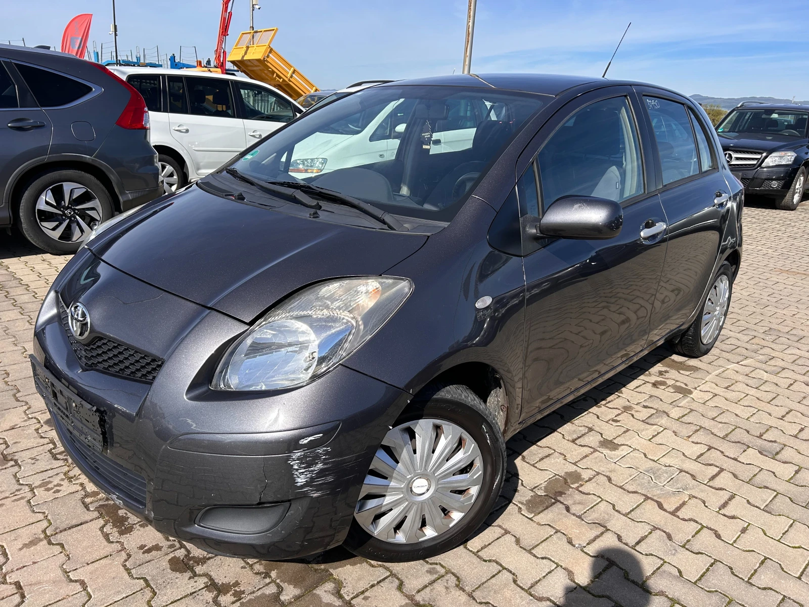 Toyota Yaris 1.0VVT-i NAVI ЛИЗИНГ - [1] 