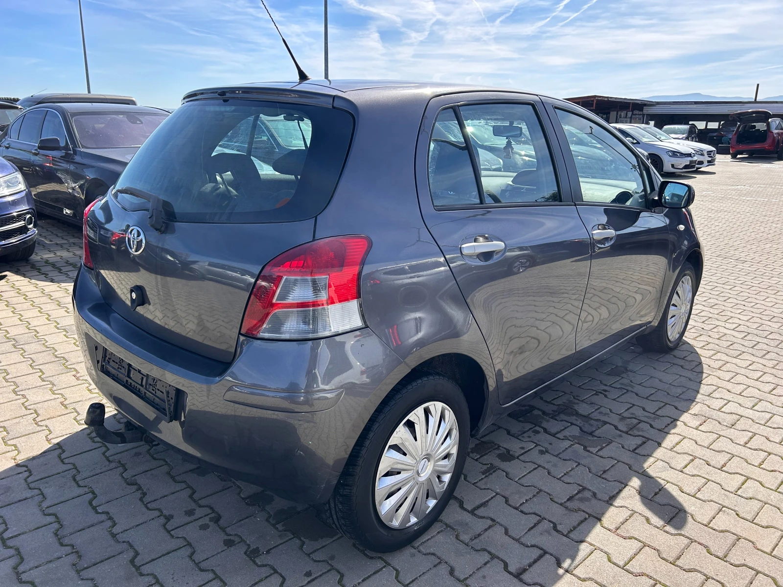 Toyota Yaris 1.0VVT-i NAVI ЛИЗИНГ - изображение 6