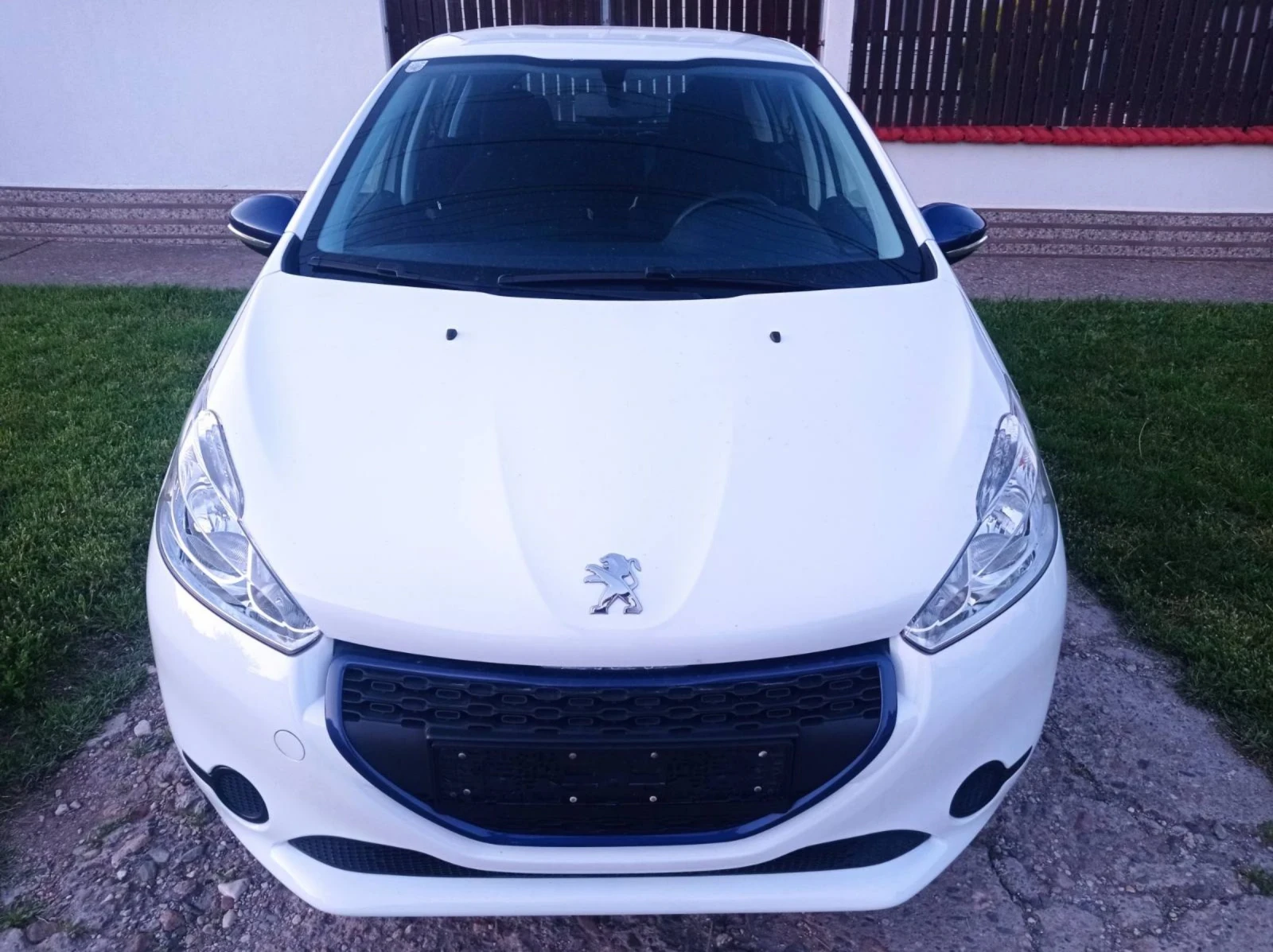 Peugeot 208 1.0i, 88х. км - изображение 5