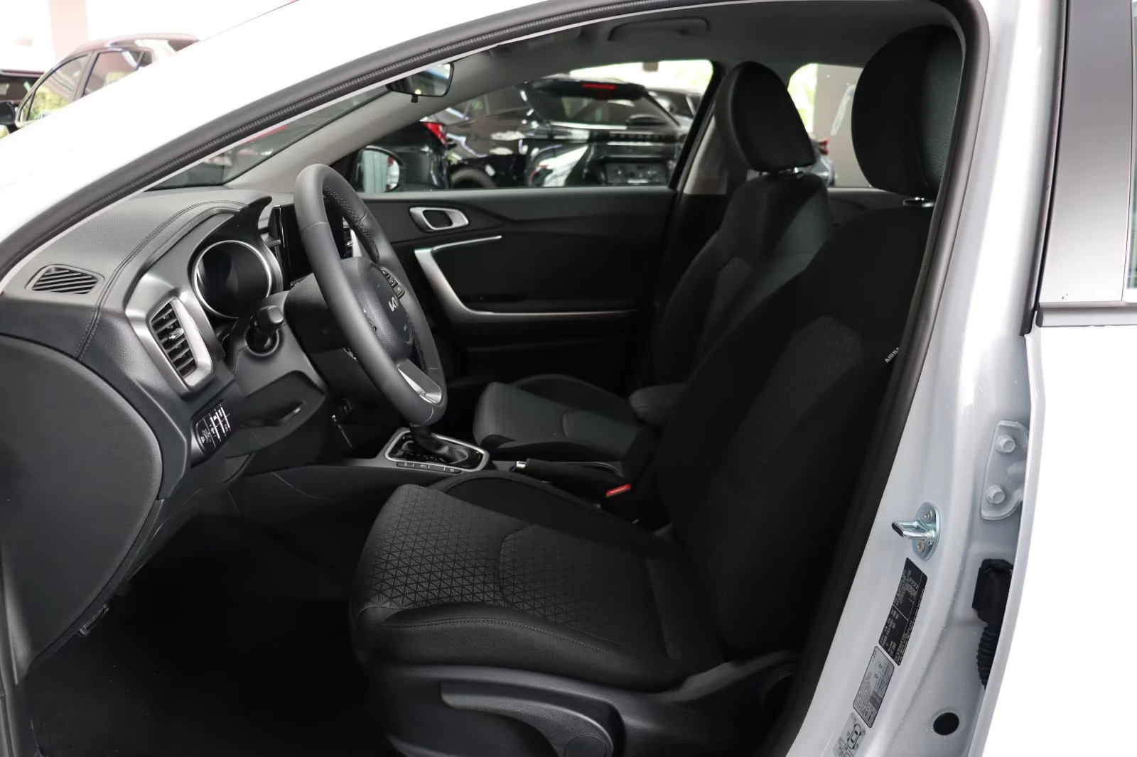 Kia Ceed 1.5/T-GDI/140HP/DCT/NAVI/CAM/CARPLAY/LED/278f - изображение 9