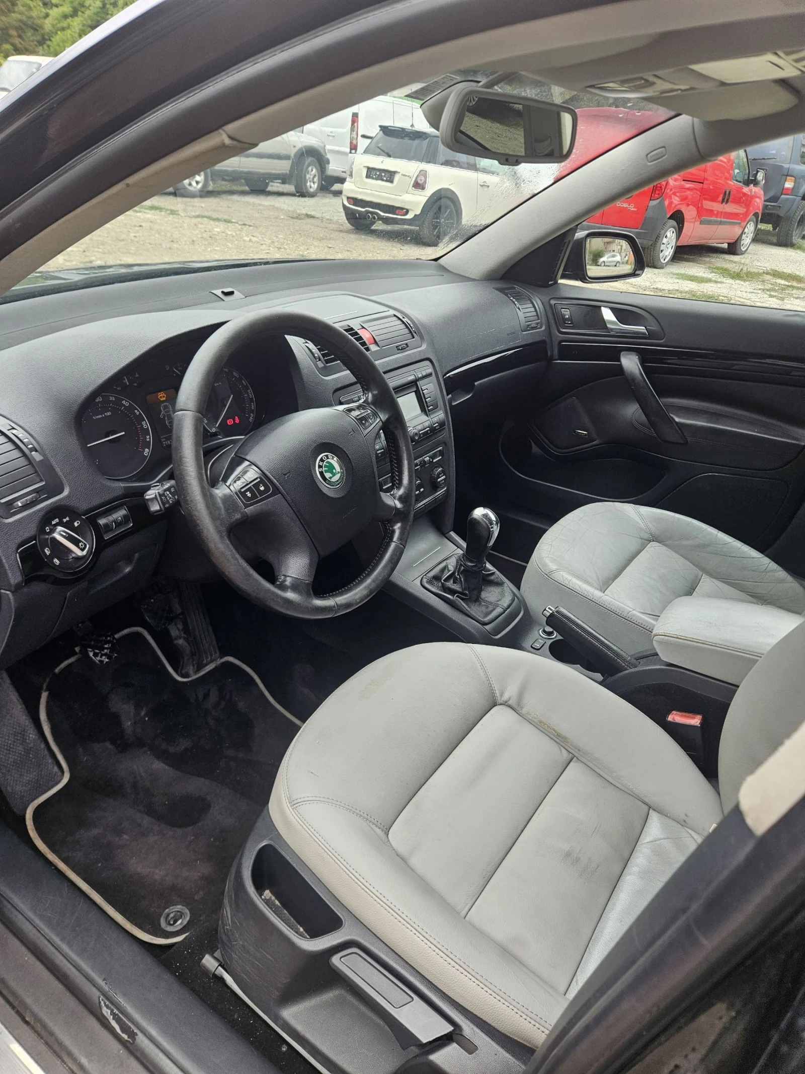 Skoda Octavia 2.0Tdi Limited Edition 100 - изображение 7