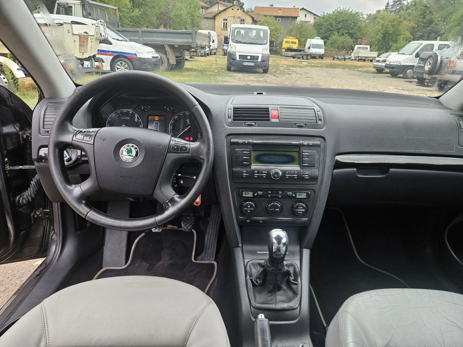 Skoda Octavia 2.0Tdi Limited Edition 100 - изображение 8