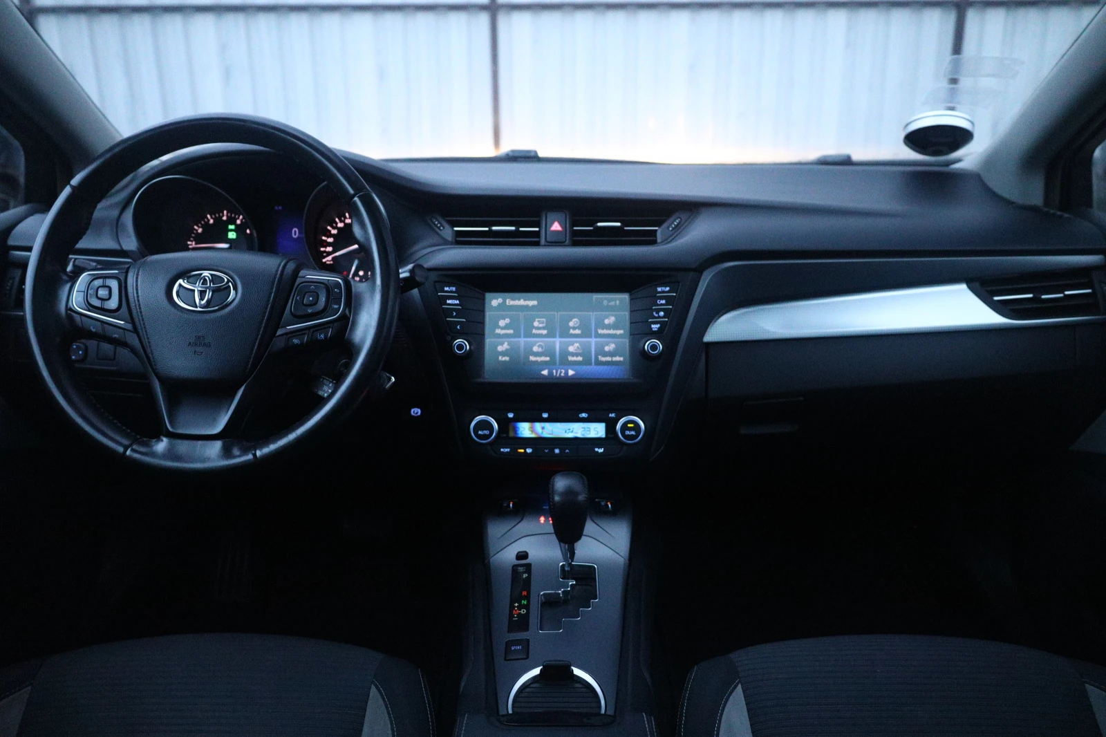 Toyota Avensis Touring 1.8i Automat PANO KAM SzH AHK Navi #iCarbg | Mobile.bg   12