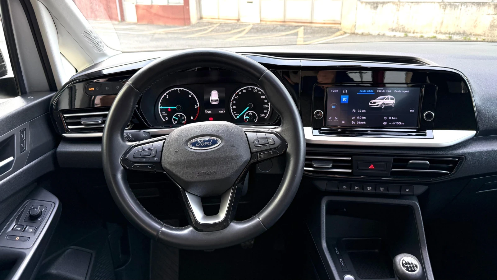 Ford Connect, снимка 12 - Автомобили и джипове - 54172040