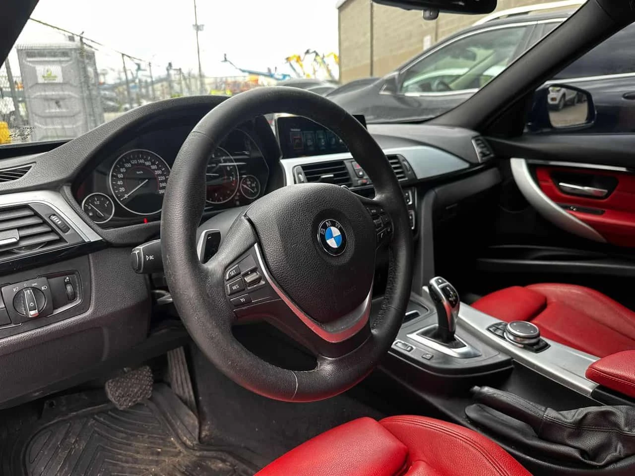 BMW 330 i xDrive/ПОДГРЕВИ/ШИБИДАХ, снимка 5 - Автомобили и джипове - 54827370