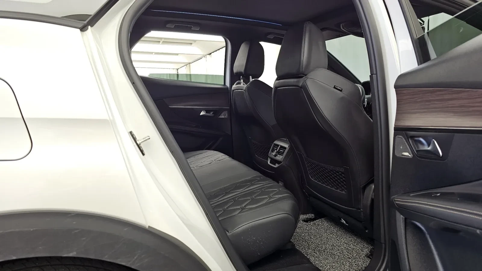 Peugeot 3008, снимка 6 - Автомобили и джипове - 54864120