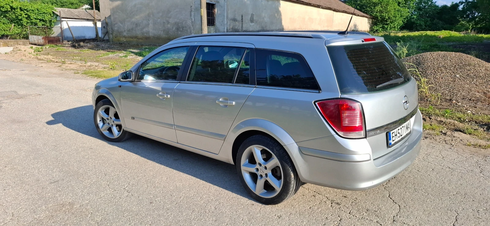 Opel Astra 1.9 cdti, снимка 4 - Автомобили и джипове - 54900328