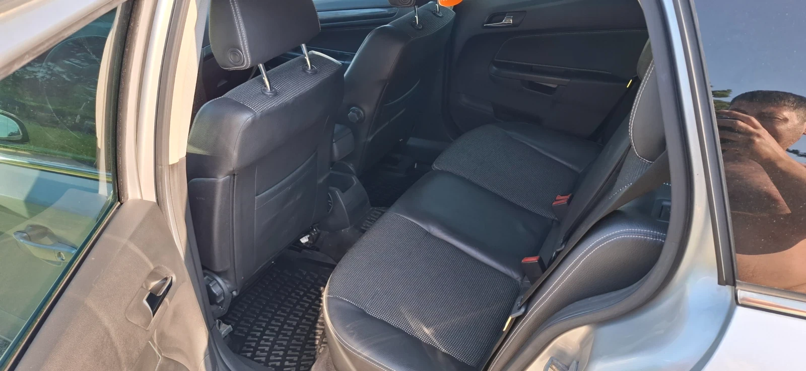 Opel Astra 1.9 cdti, снимка 10 - Автомобили и джипове - 54900328