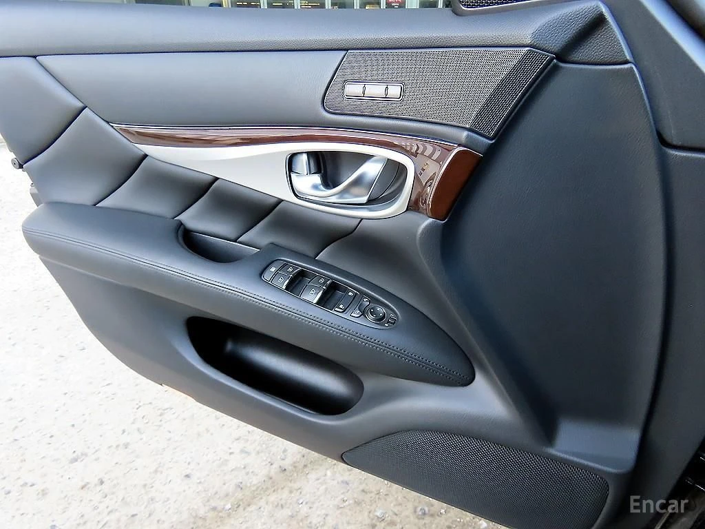 Infiniti Q70 3.7* V6, снимка 15 - Автомобили и джипове - 54964748