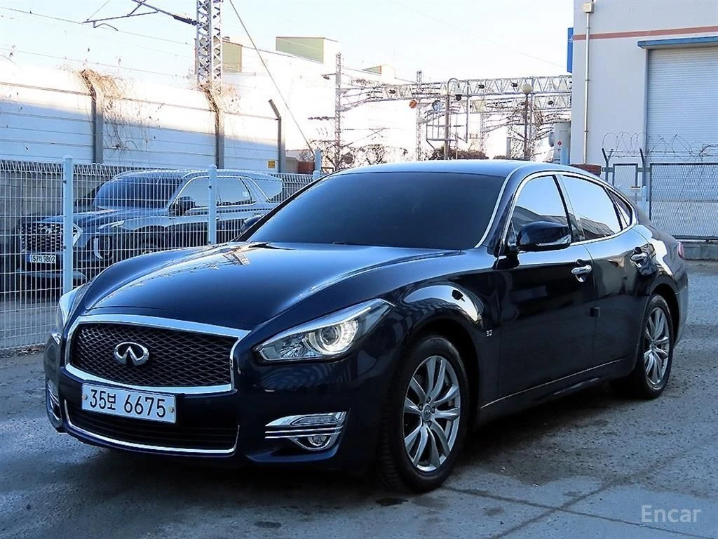 Infiniti Q70 3.7* V6