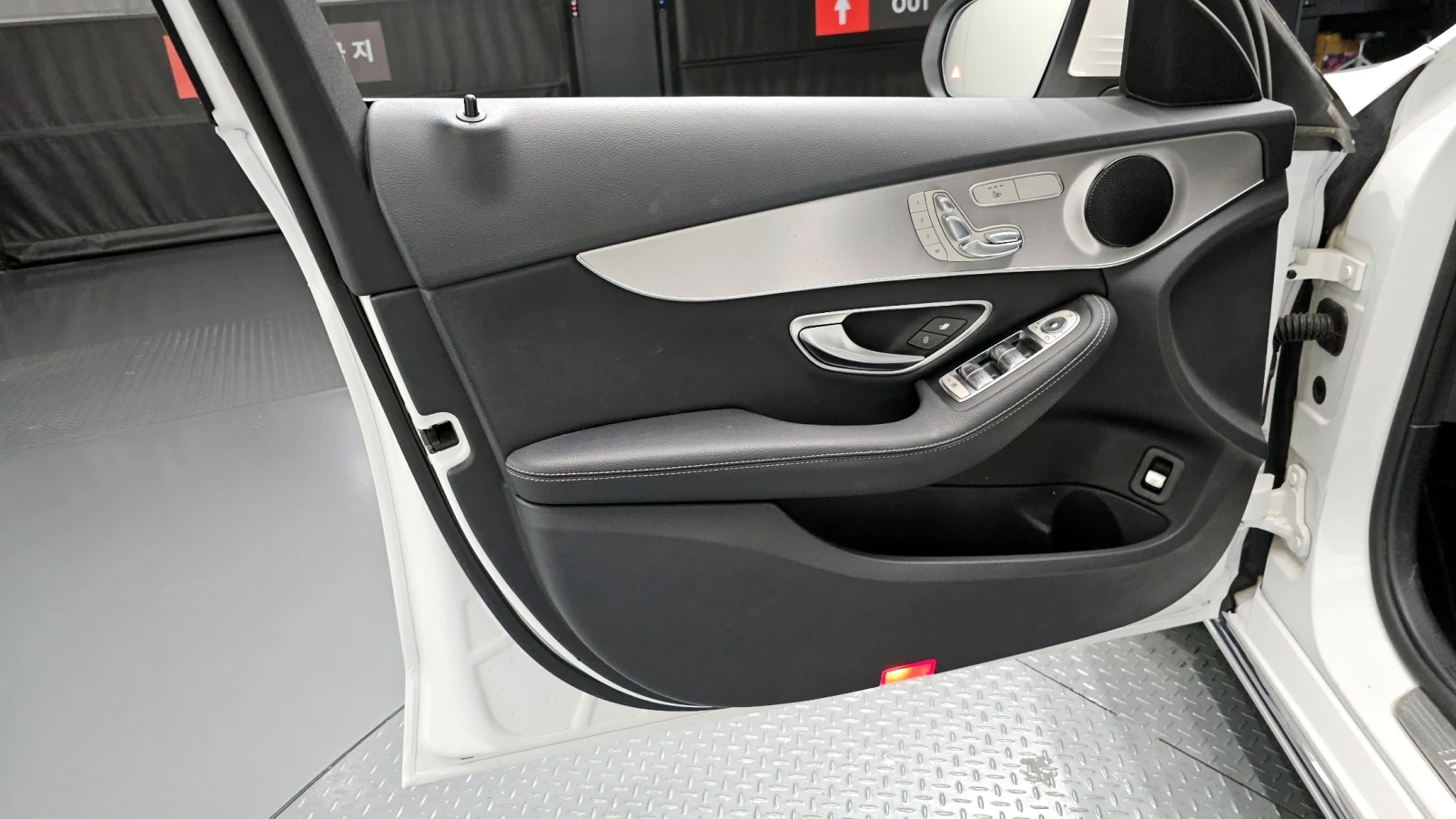 Mercedes-Benz C 220, снимка 11 - Автомобили и джипове - 54968387