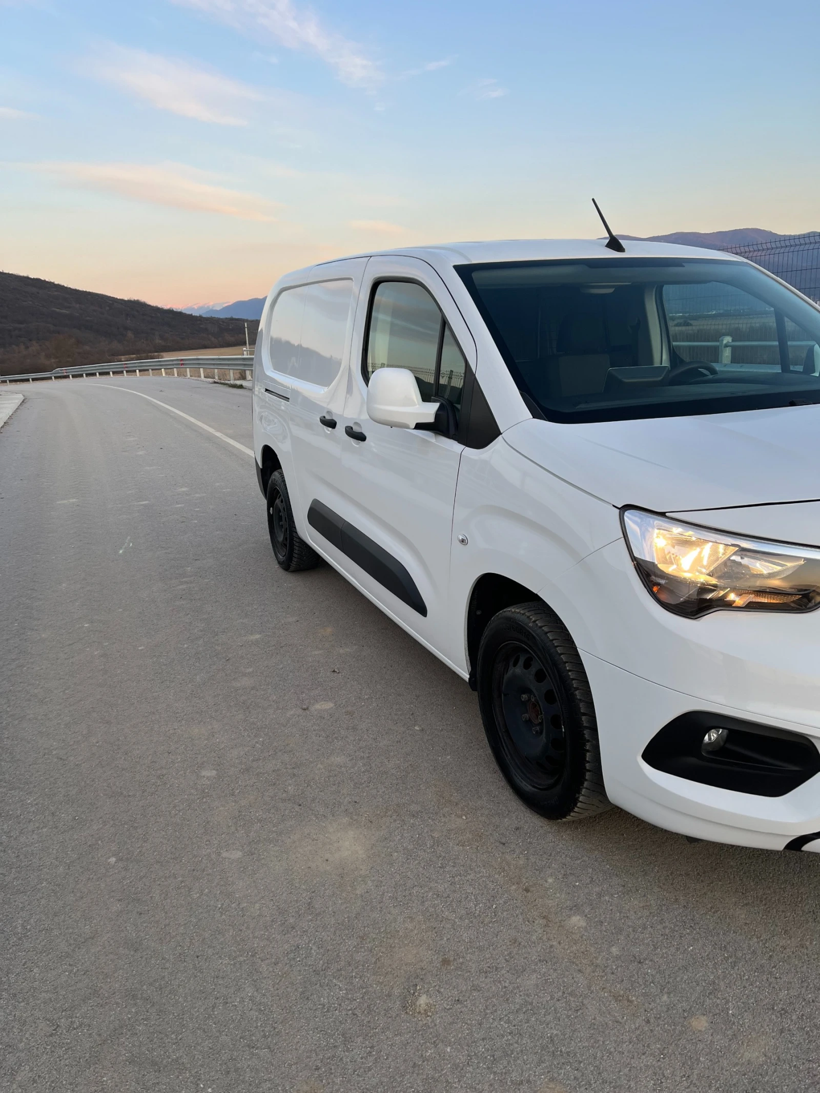 Opel Combo 1.5, снимка 3 - Автомобили и джипове - 55142622