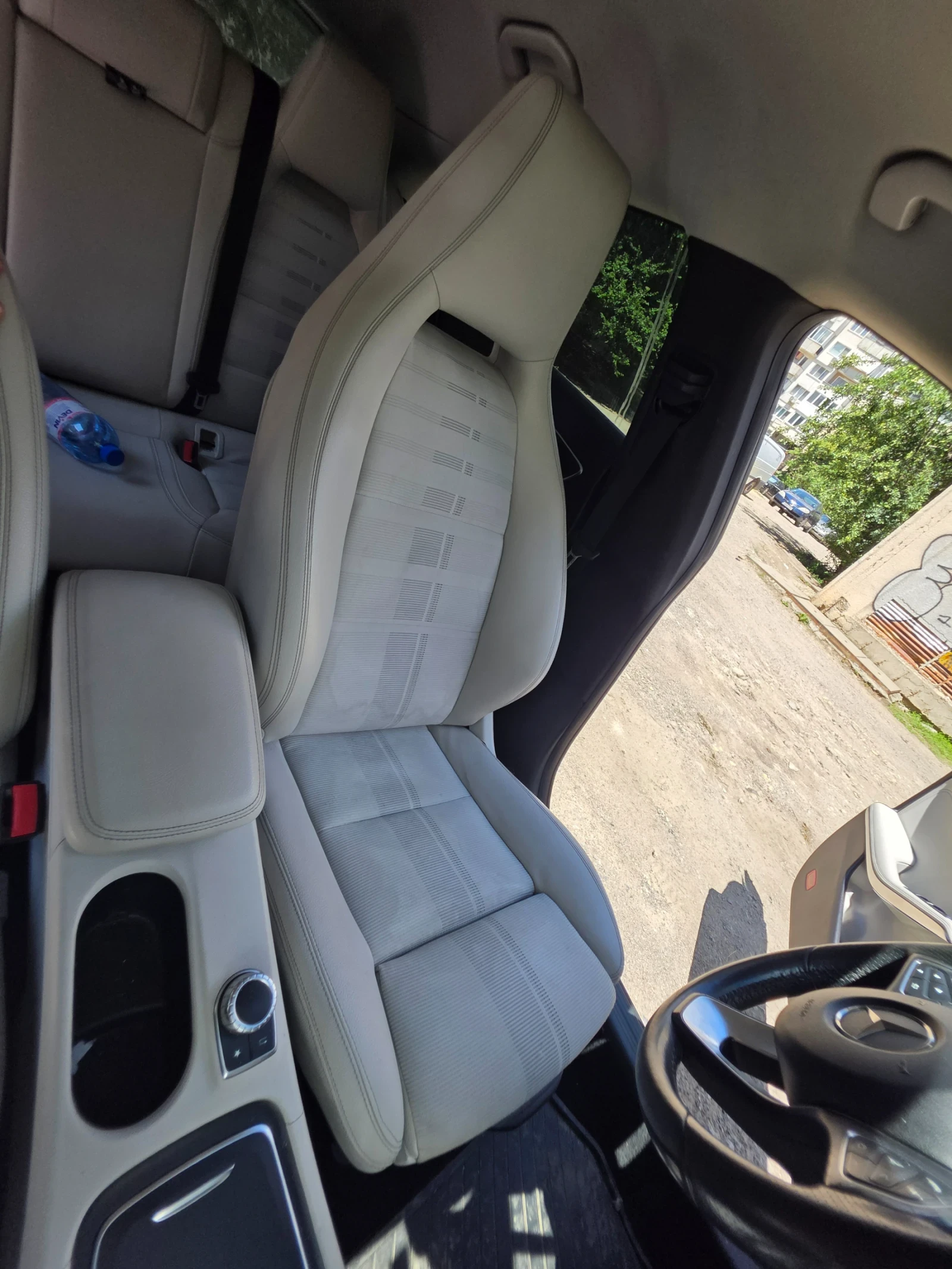 Mercedes-Benz CLA 180, снимка 5 - Автомобили и джипове - 55162567