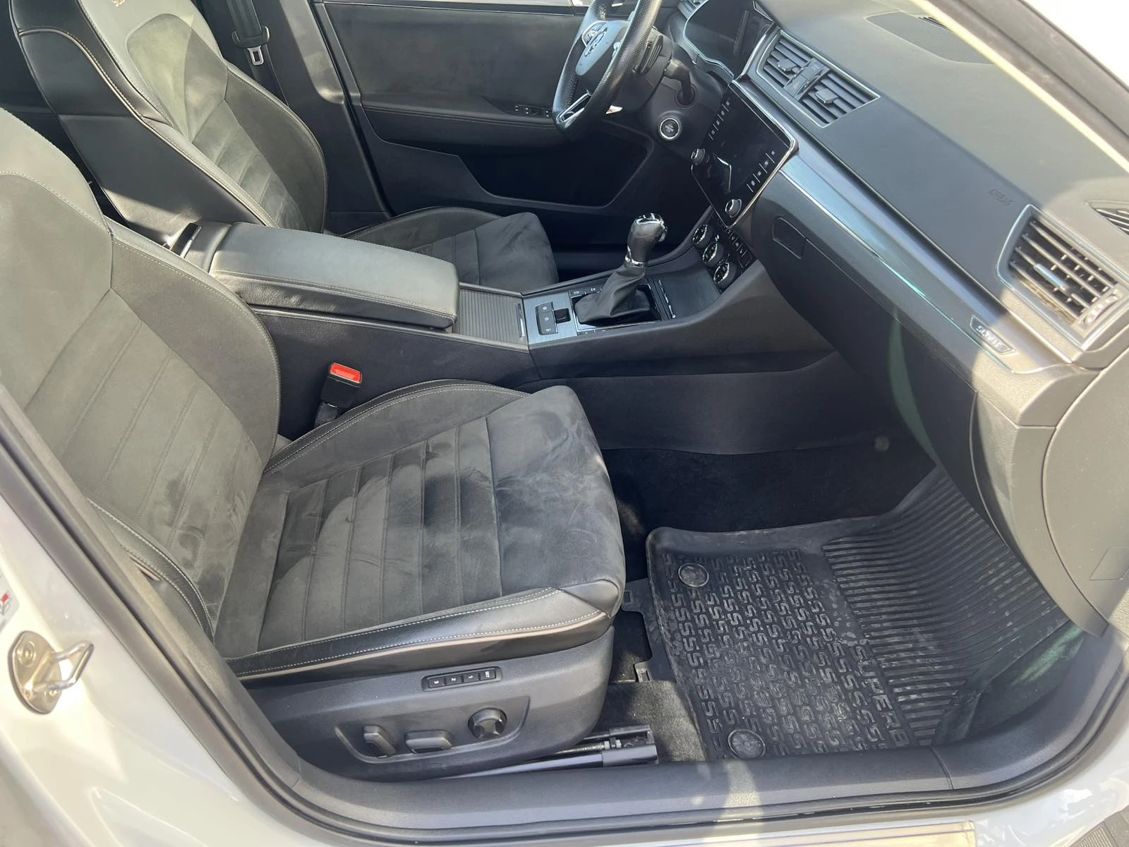 Skoda Superb SCOUT 4x4, снимка 13 - Автомобили и джипове - 56598724