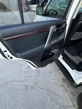 Toyota Land cruiser 200 4.5D V8 272ps Facelift - 70000 лв. / 35790.43 € - 93700304 10