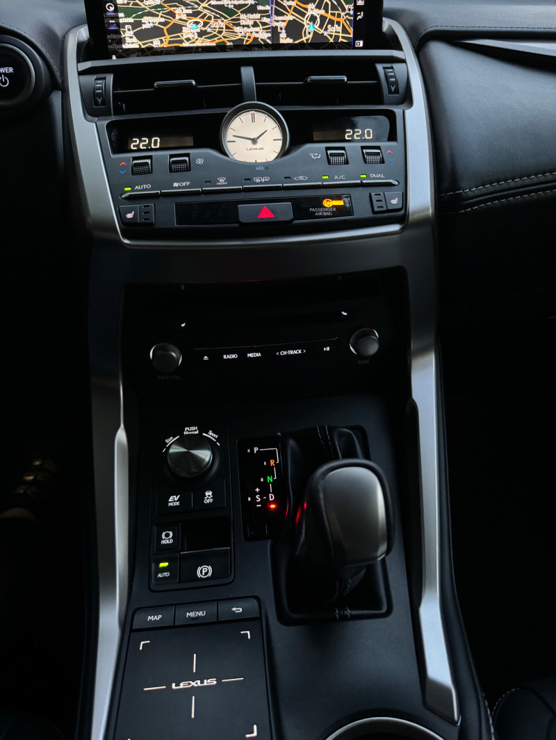 Lexus NX 300h, снимка 10 - Автомобили и джипове - 46175196