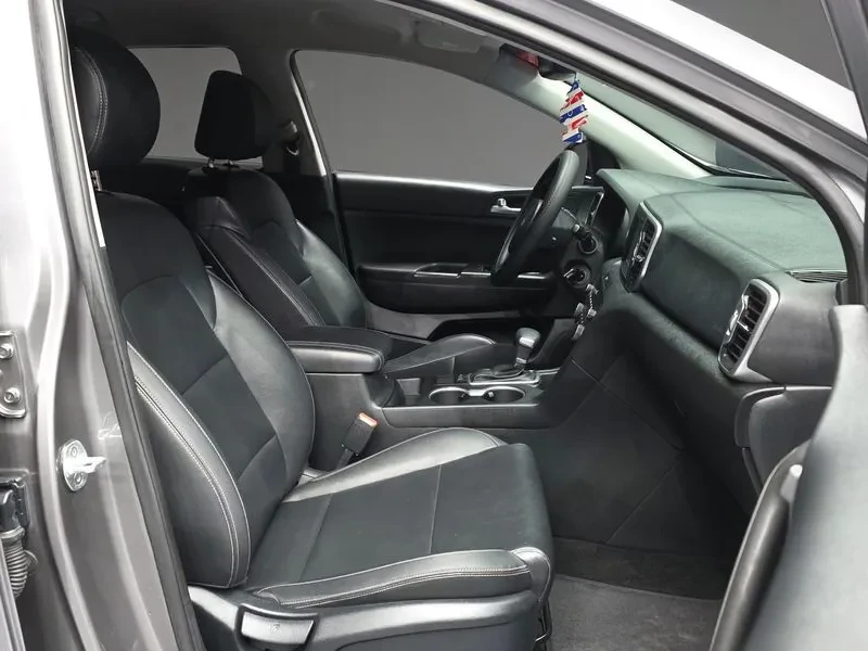 Kia Sportage 2.0 CRDi 4WD, снимка 11 - Автомобили и джипове - 54275009