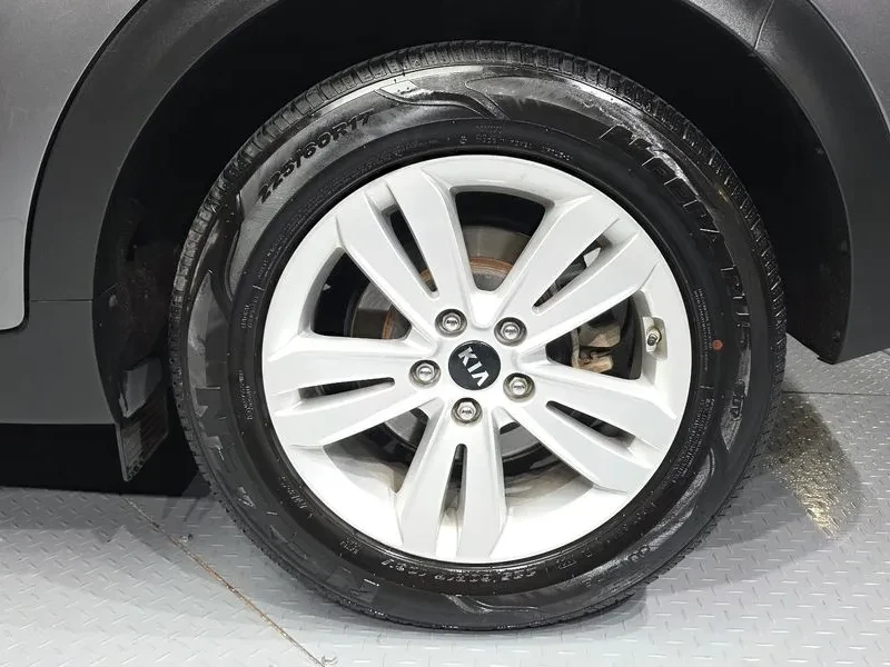 Kia Sportage 2.0 CRDi 4WD, снимка 5 - Автомобили и джипове - 54275009