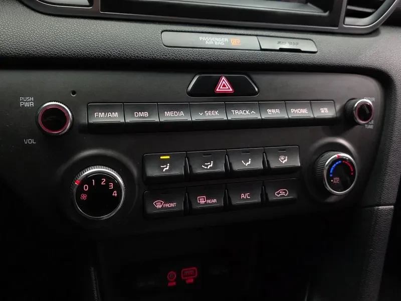 Kia Sportage 2.0 CRDi 4WD, снимка 17 - Автомобили и джипове - 54275009