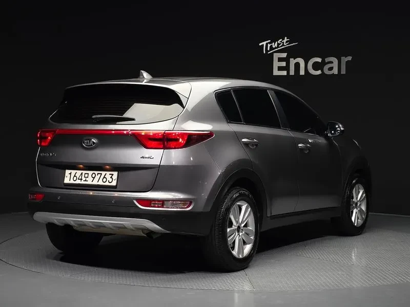 Kia Sportage 2.0 CRDi 4WD, снимка 2 - Автомобили и джипове - 54275009