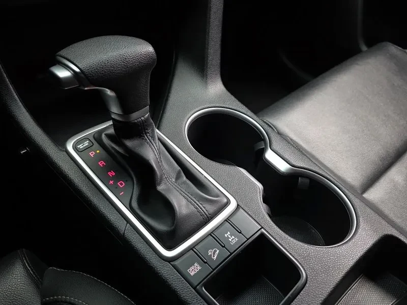 Kia Sportage 2.0 CRDi 4WD, снимка 9 - Автомобили и джипове - 54275009