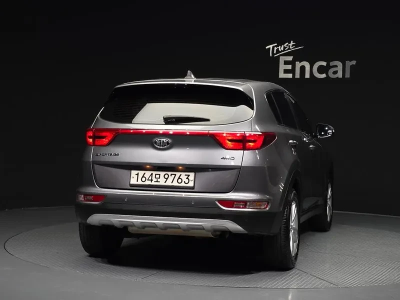 Kia Sportage 2.0 CRDi 4WD, снимка 4 - Автомобили и джипове - 54275009