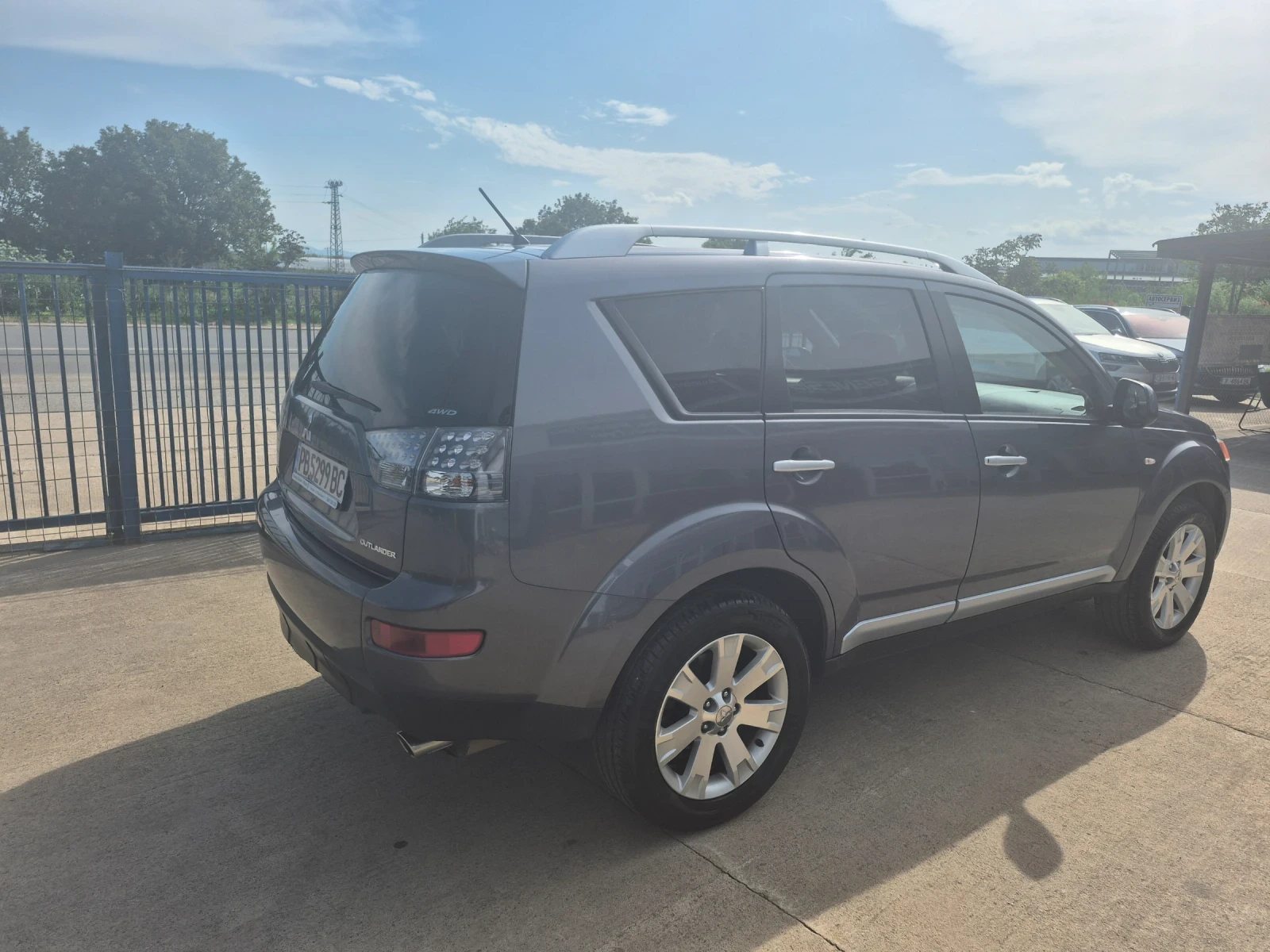 Mitsubishi Outlander 2.4 4x4  - изображение 5
