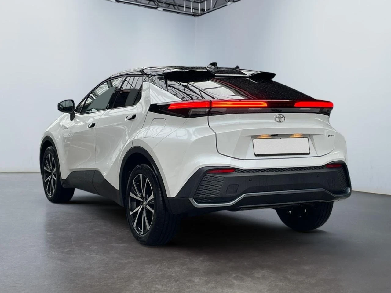 Toyota C-HR 2.0 4X2  TEAM D TECH PAK НАЛИЧНА  - изображение 2