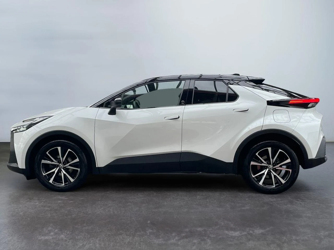 Toyota C-HR 2.0 4X2  TEAM D TECH PAK НАЛИЧНА  - изображение 4