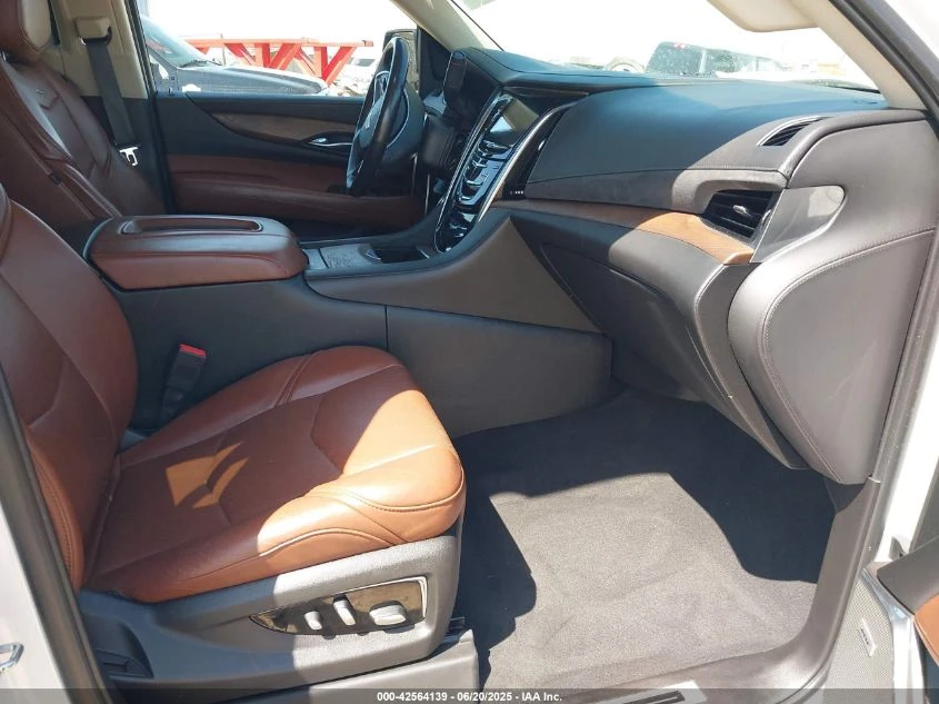 Cadillac Escalade LUXURY 6.2L ОБДУХВАНЕ/DVD/ПАНО - изображение 7