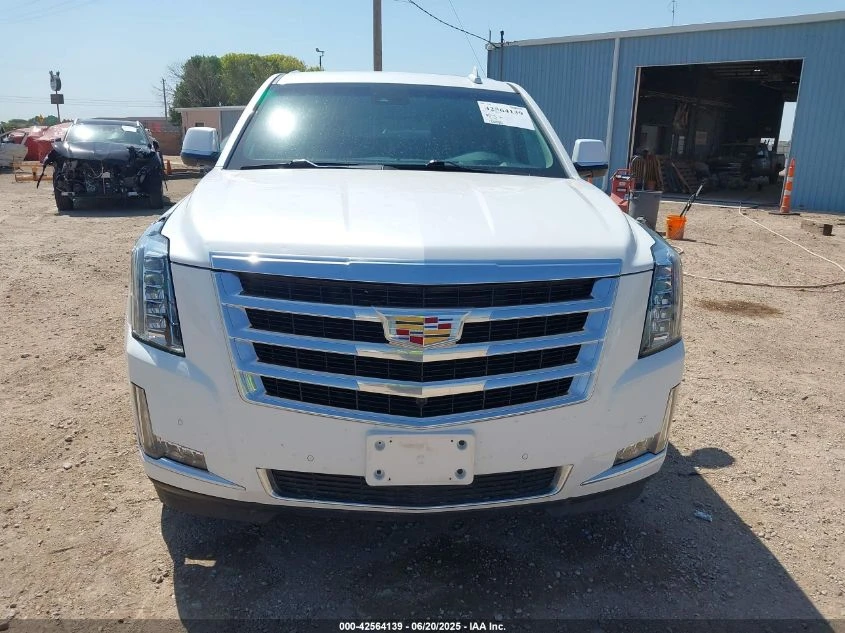 Cadillac Escalade LUXURY 6.2L ОБДУХВАНЕ/DVD/ПАНО - изображение 2