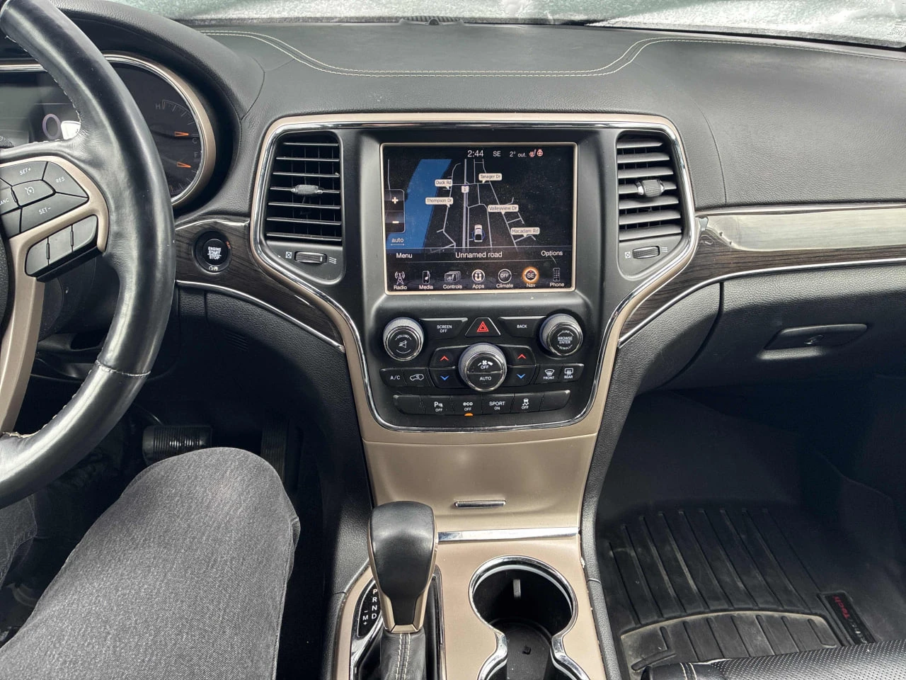 Jeep Grand cherokee OVERLAND* HEMI* 8ZF* Втори Фейс* 2 чифта джанти* , снимка 7 - Автомобили и джипове - 53915365