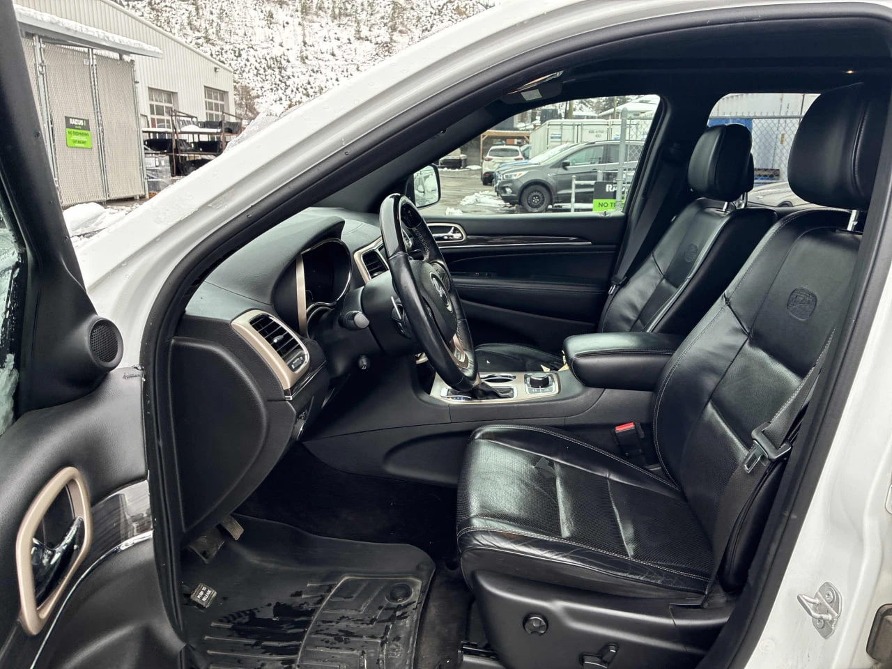 Jeep Grand cherokee OVERLAND* HEMI* 8ZF* Втори Фейс* 2 чифта джанти* , снимка 6 - Автомобили и джипове - 53915365