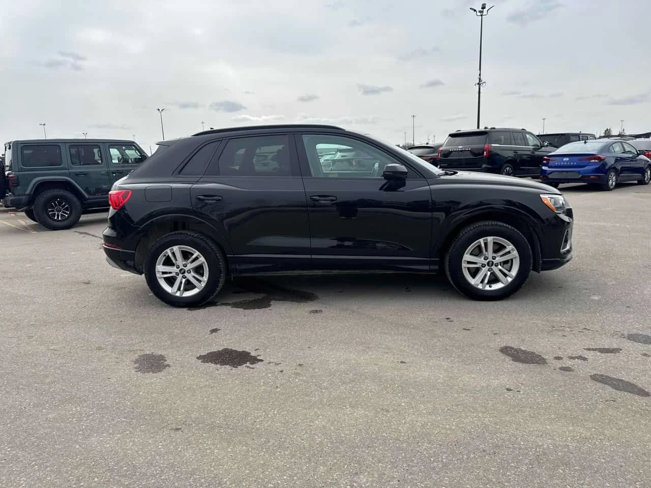 Audi Q3 Komfort/CARFAX/ПАНОРАМА/ПОДГРЕВИ, снимка 4 - Автомобили и джипове - 53919113