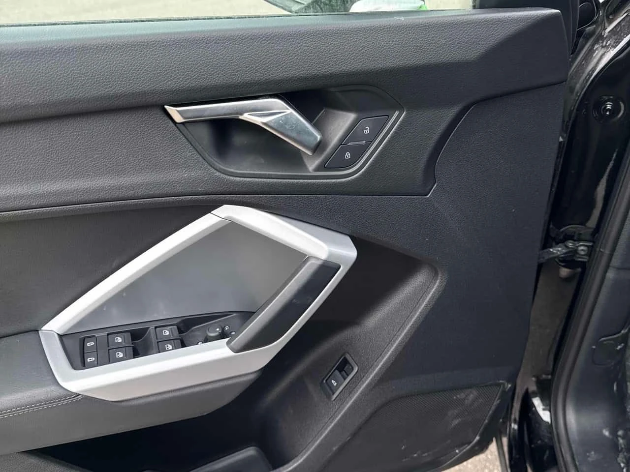 Audi Q3 Komfort/CARFAX/ПАНОРАМА/ПОДГРЕВИ, снимка 13 - Автомобили и джипове - 53919113