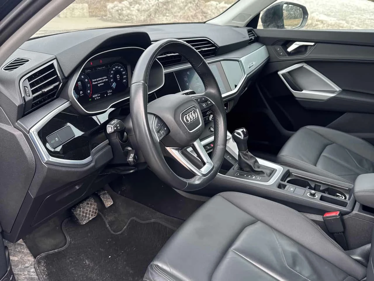 Audi Q3 Komfort/CARFAX/ПАНОРАМА/ПОДГРЕВИ, снимка 7 - Автомобили и джипове - 53919113