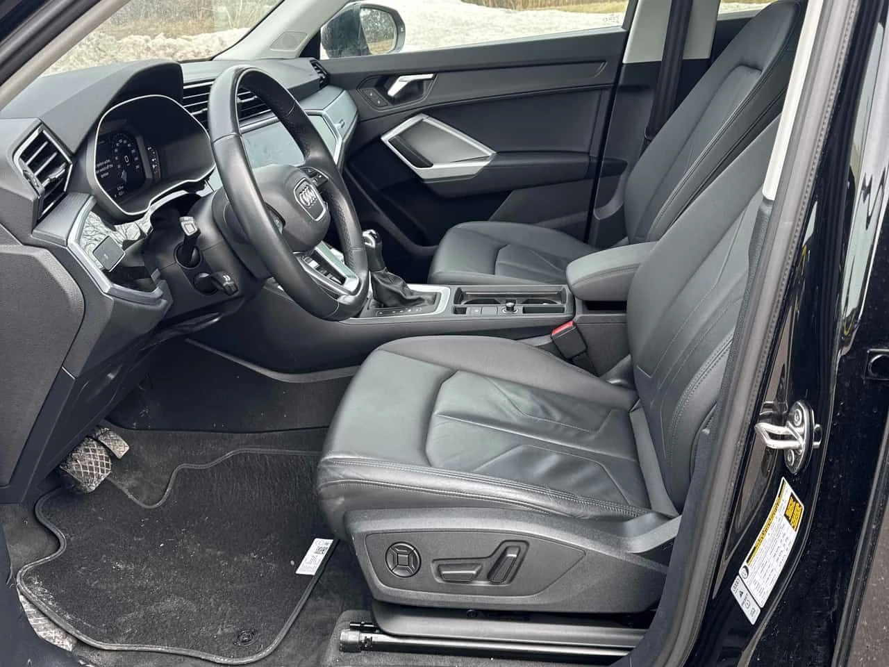 Audi Q3 Komfort/CARFAX/ПАНОРАМА/ПОДГРЕВИ, снимка 10 - Автомобили и джипове - 53919113