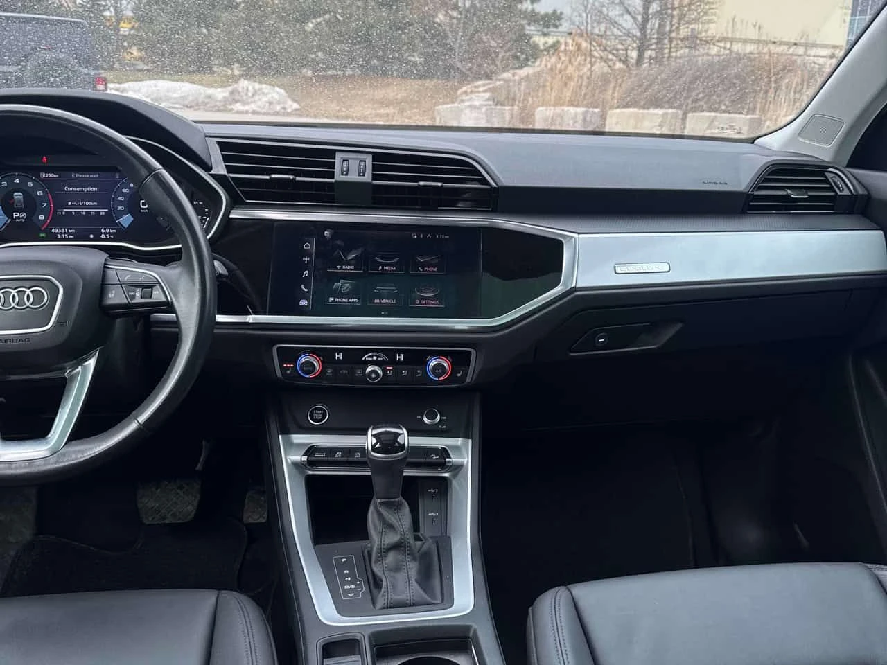 Audi Q3 Komfort/CARFAX/ПАНОРАМА/ПОДГРЕВИ, снимка 9 - Автомобили и джипове - 53919113