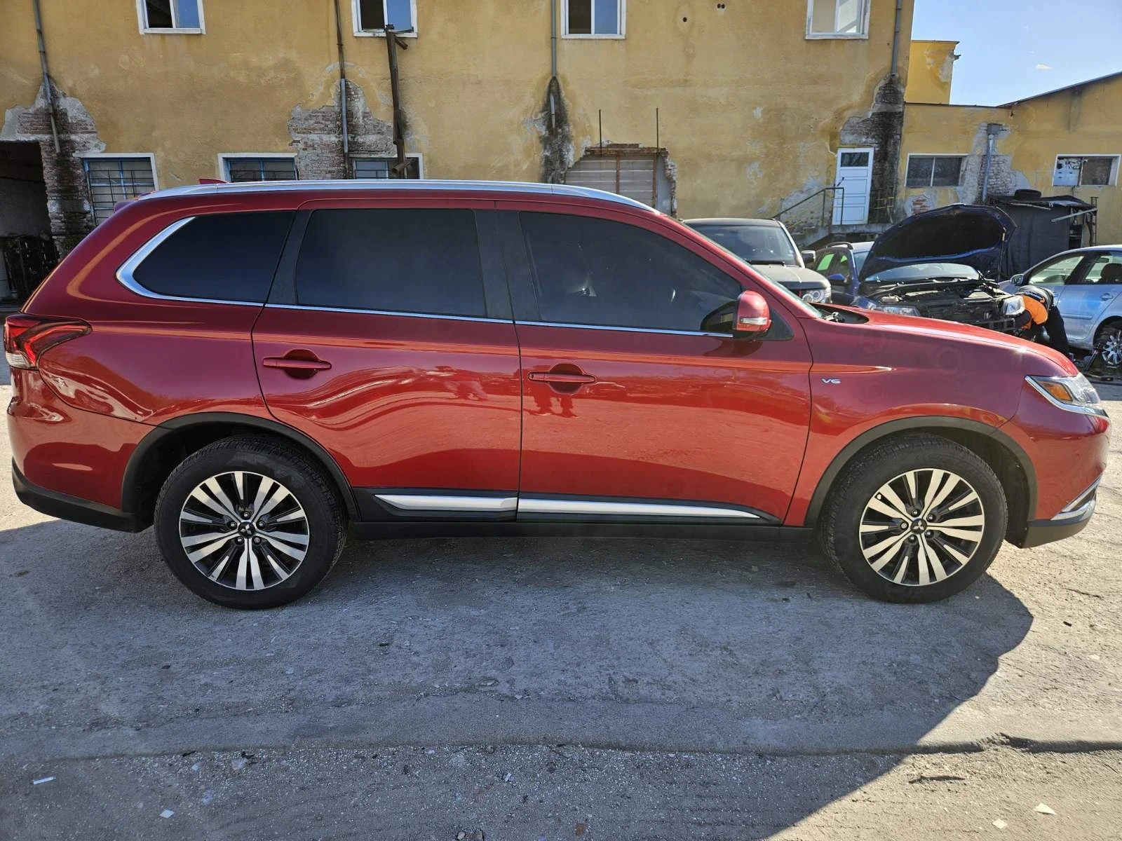 Mitsubishi Outlander 3.0 GT, снимка 3 - Автомобили и джипове - 54144201