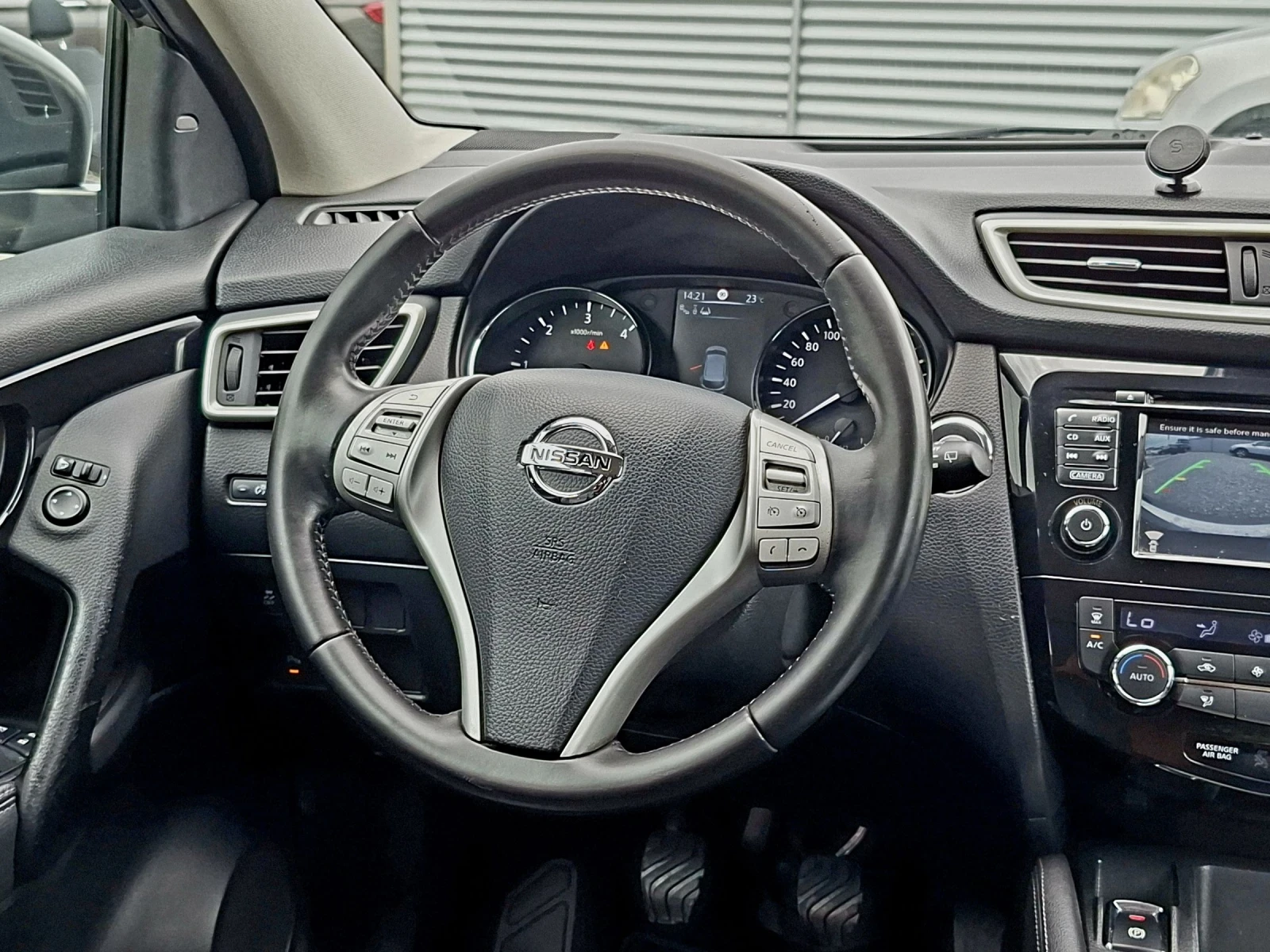 Nissan Qashqai 1.5dci/Кожа/Панорама/Фул, снимка 14 - Автомобили и джипове - 55138339