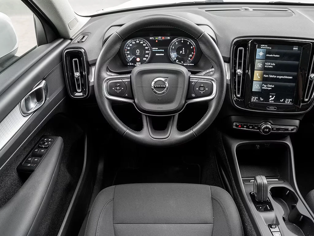 Volvo XC40 T3/MOMENTUM/163HP/PRO/PANO/CAM/CPLAY/619q, снимка 6 - Автомобили и джипове - 55735387