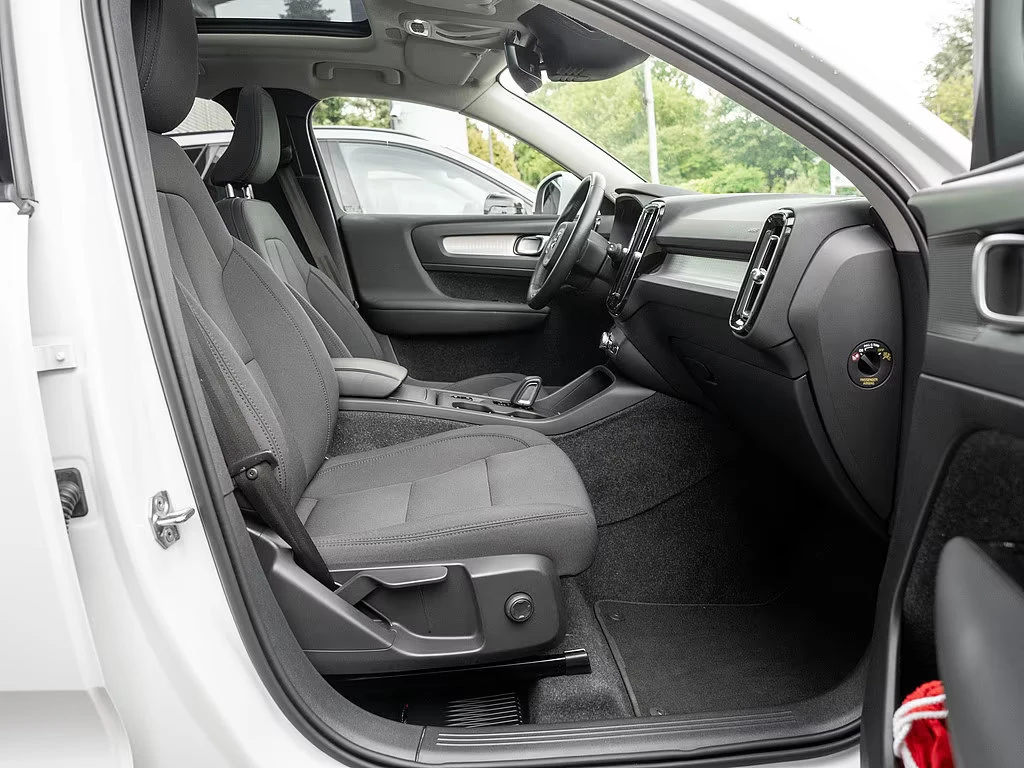 Volvo XC40 T3/MOMENTUM/163HP/PRO/PANO/CAM/CPLAY/619q, снимка 12 - Автомобили и джипове - 55735387