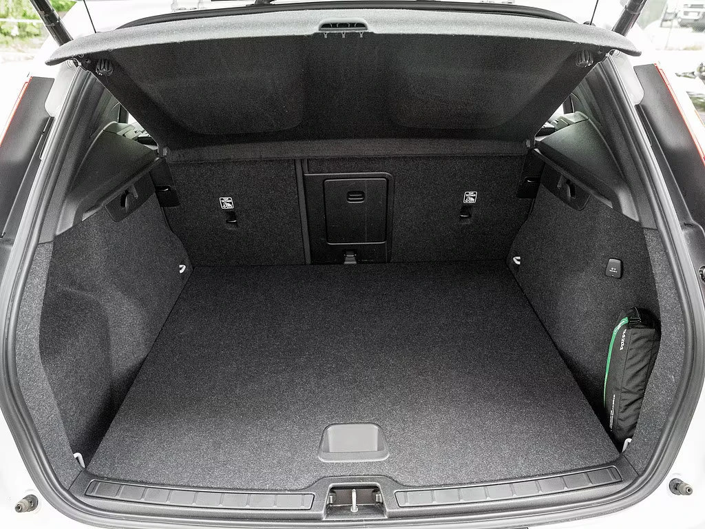 Volvo XC40 T3/MOMENTUM/163HP/PRO/PANO/CAM/CPLAY/619q, снимка 16 - Автомобили и джипове - 55735387