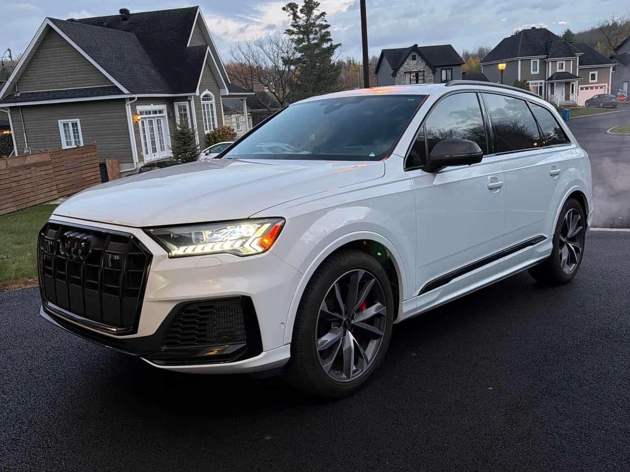 Audi SQ7  * CARFAX * B&O * ОБДУХВАНЕ * ПРЕДСТАВИТЕЛСТВО * 