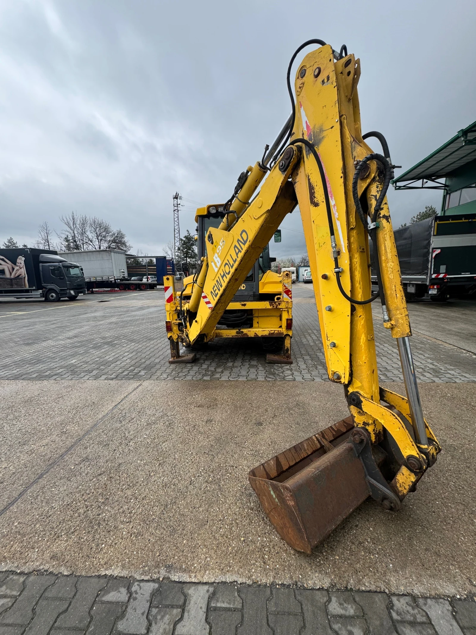 Багер New Holland LB95-4PT, снимка 5 - Индустриална техника - 54030253