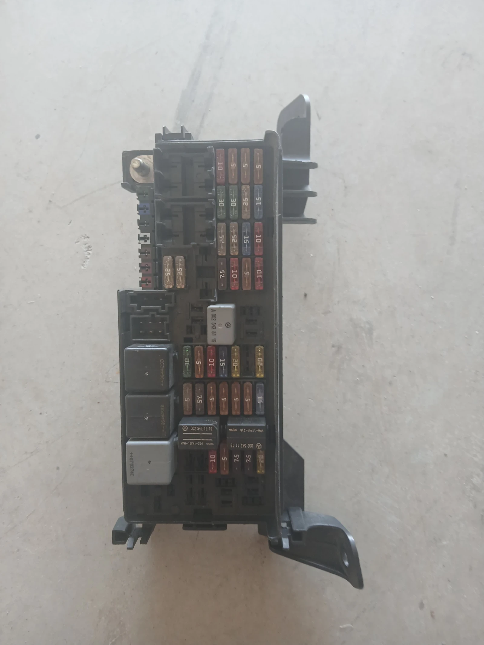 А16443402372 кутия за предпазители Mercedes ML 164